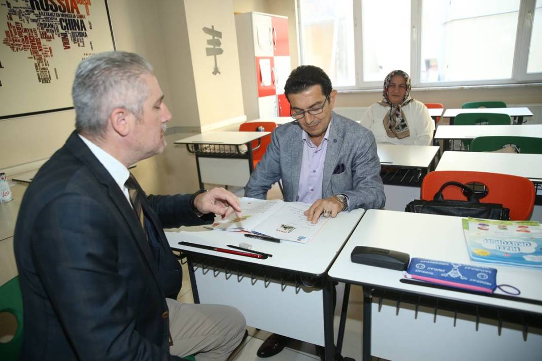 Hafızasını kaybedince okuma yazmayı da unuttu! 49 yaşındaki iş insanı, yeniden ilkokula başladı 9